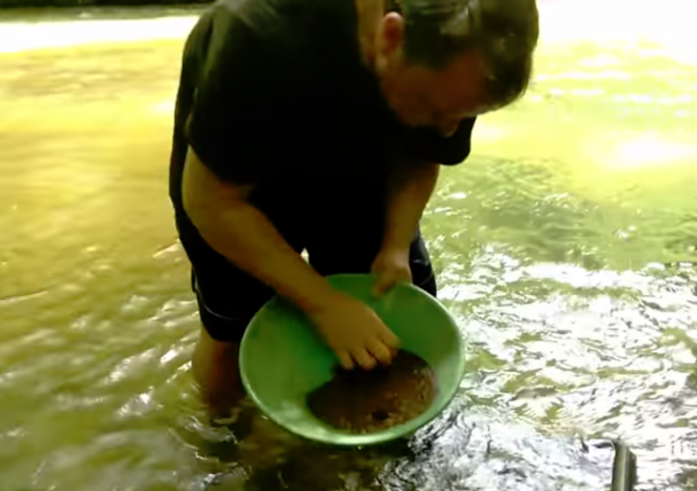 Beginners gold panning lesson